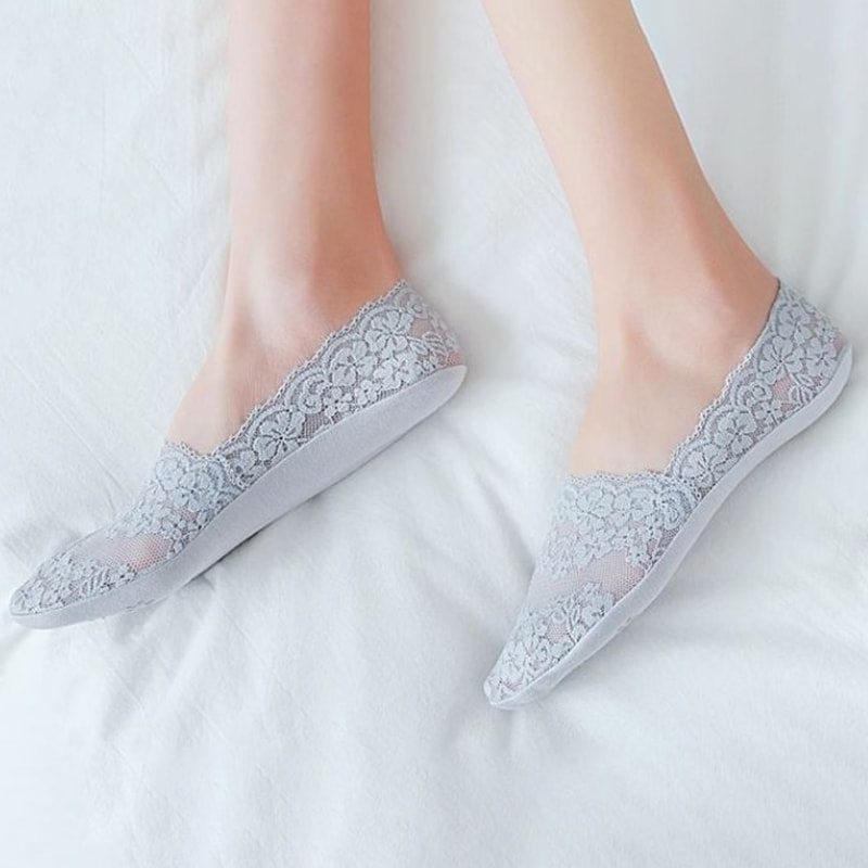Kaus kaki bot renda untuk wanita pada musim bunga dan musim panas, nipis, potongan rendah, kaus kaki yang tidak kelihatan cetek, slip anti silikon